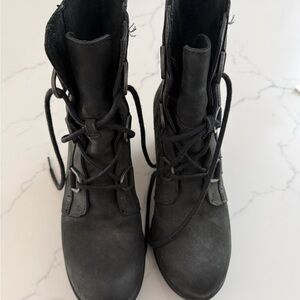 Sorrel Wedge Black Lace-Up Women's Boots - size 9.5